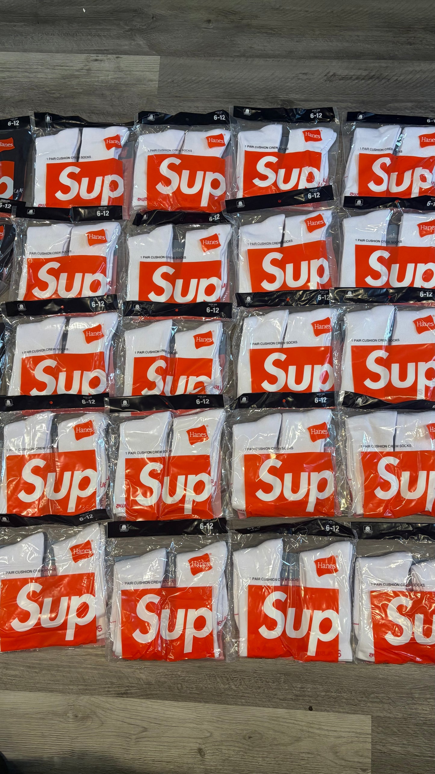 Supreme®/Hanes® Crew Socks (4 Pack)