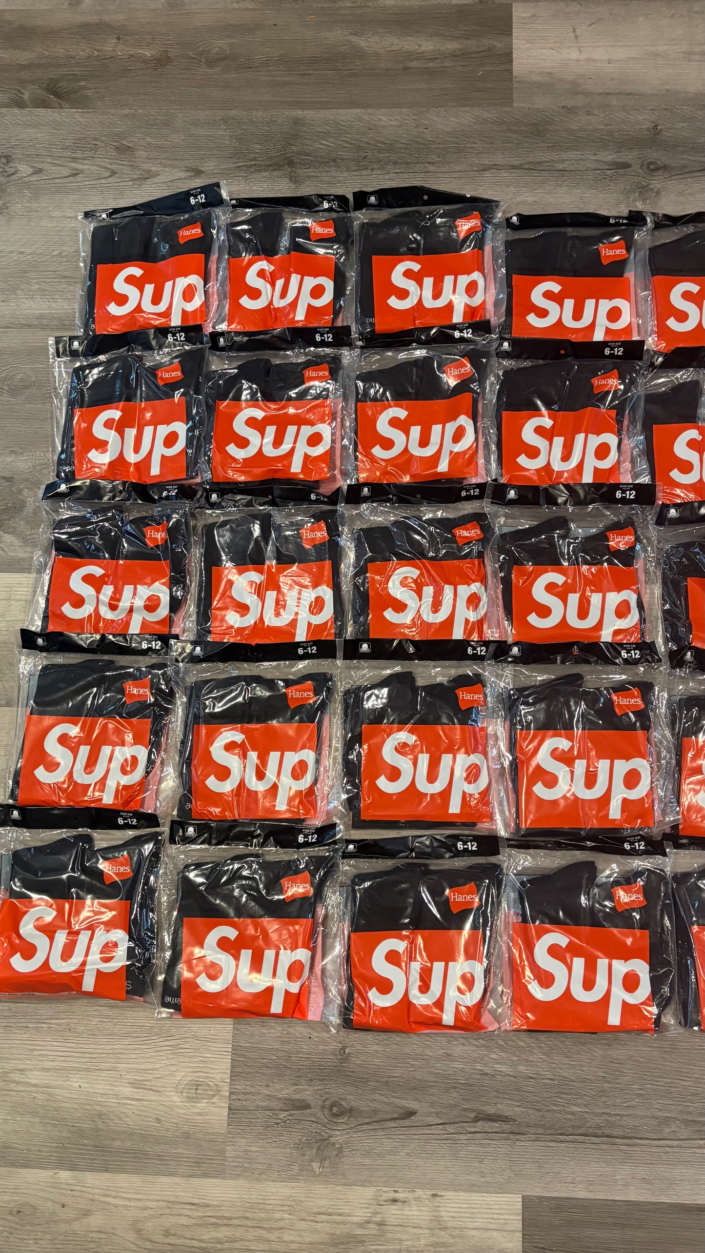 Supreme®/Hanes® Crew Socks (4 Pack)