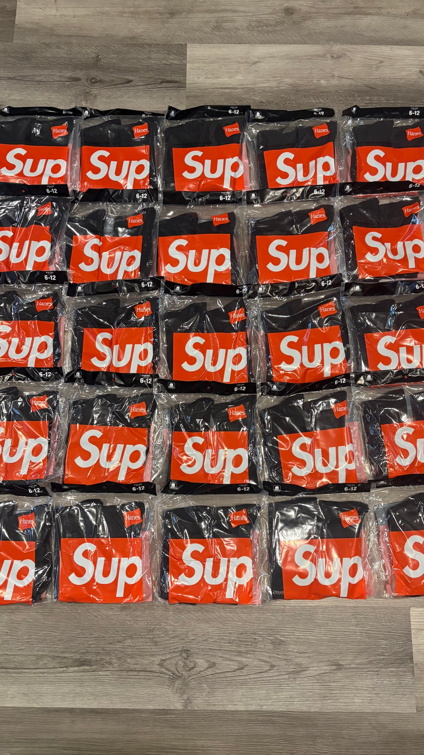 Supreme®/Hanes® Crew Socks (4 Pack)